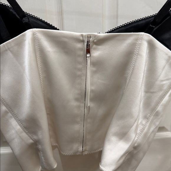 Aritzia - Picture 3 of 3